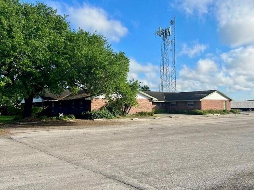 Photo of 370 Us Highway 27, South Bay, FL (MLS # R10971548)