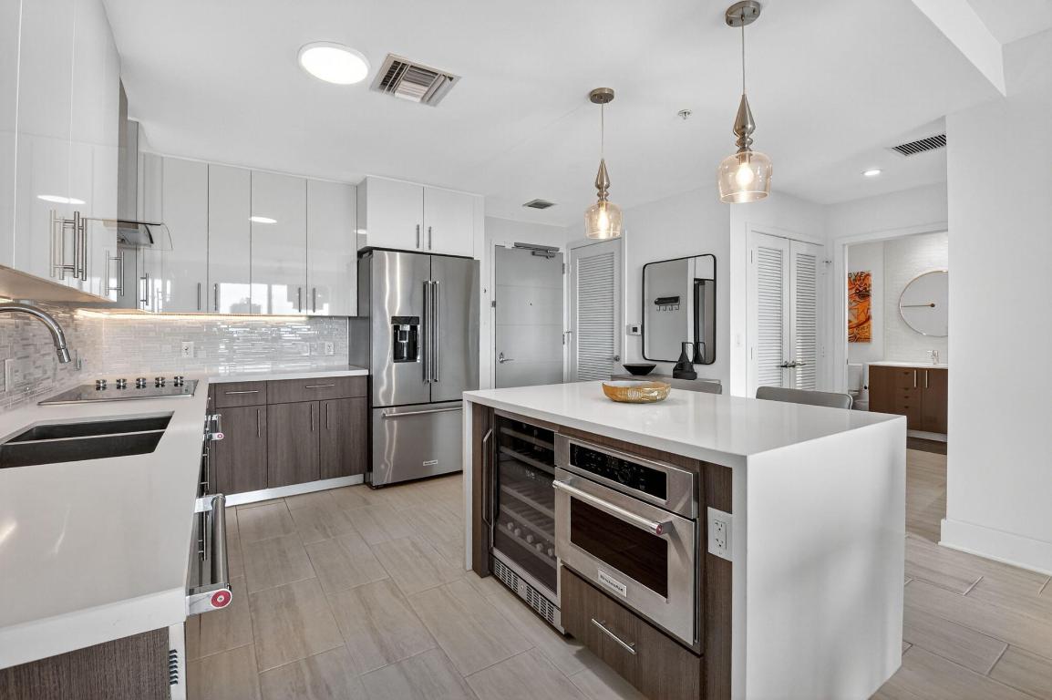 236 SE Fifth Avenue 405