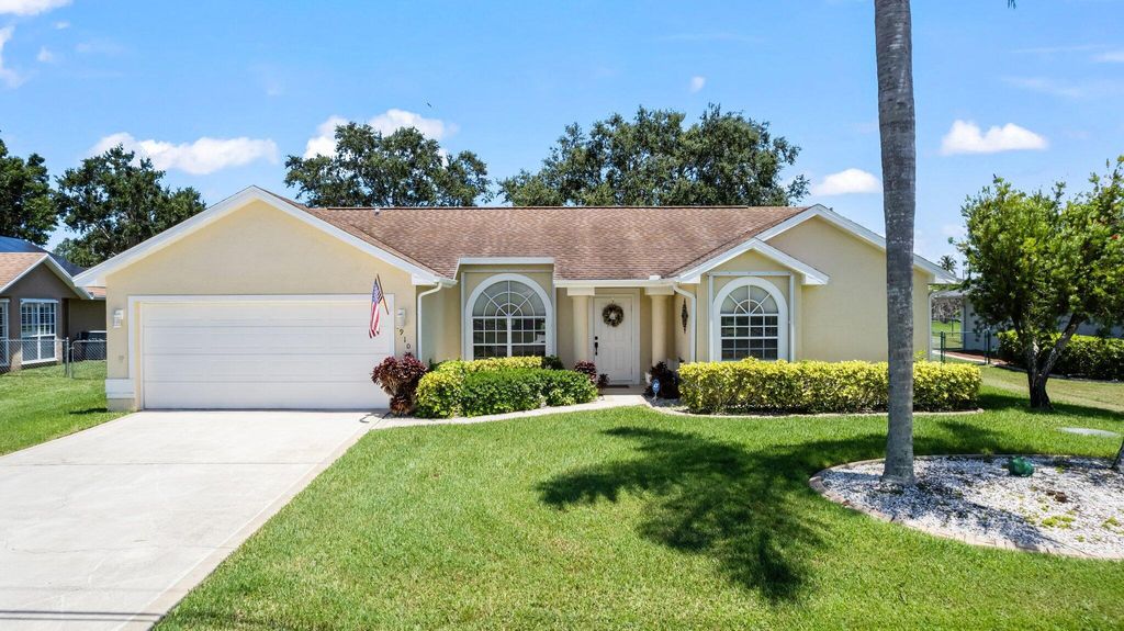 Photo of 1910 SE Gaskins Circle, Port Saint Lucie, FL 34952 (MLS # R10999441)
