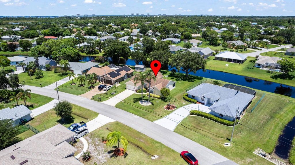 Photo of 1910 SE Gaskins Circle, Port Saint Lucie, FL 34952 (MLS # R10999441)