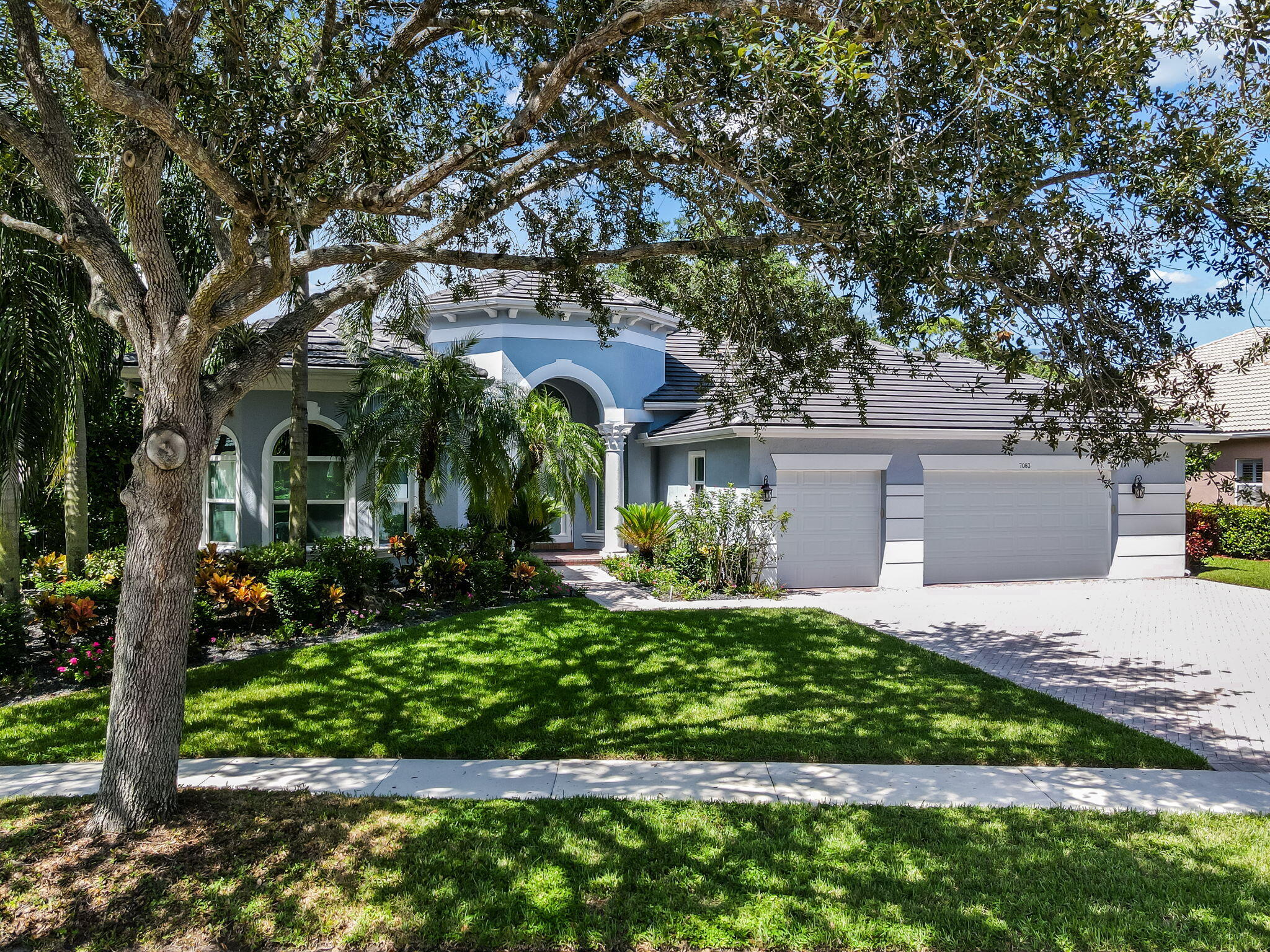 7083 NW 71ST Manor