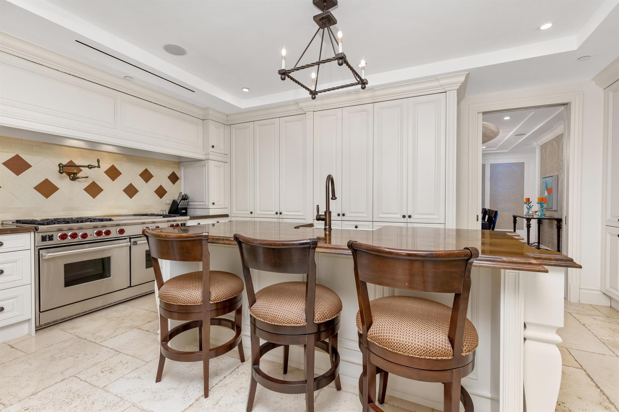 Luxuria - Residential