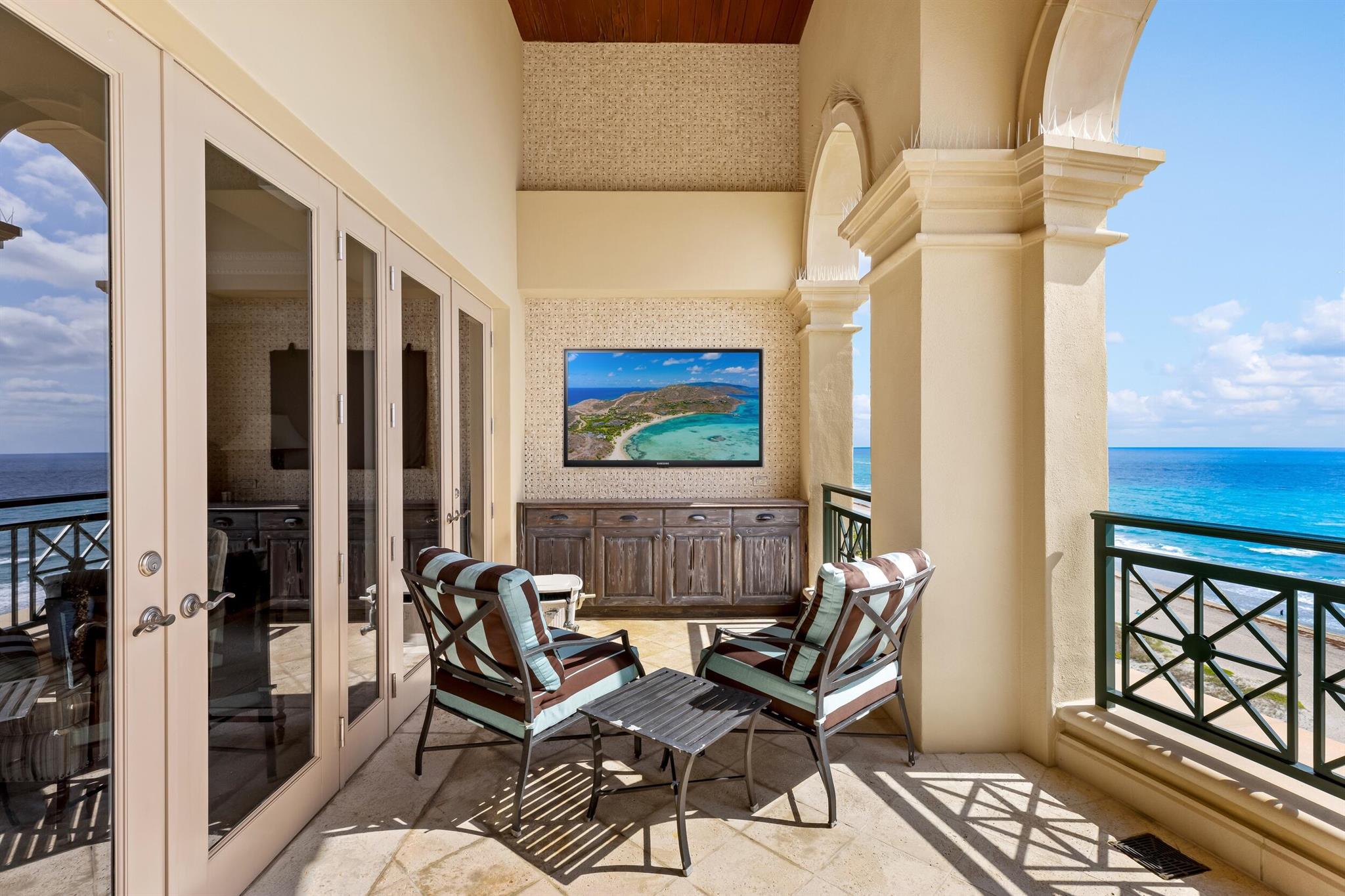 Luxuria - Residential