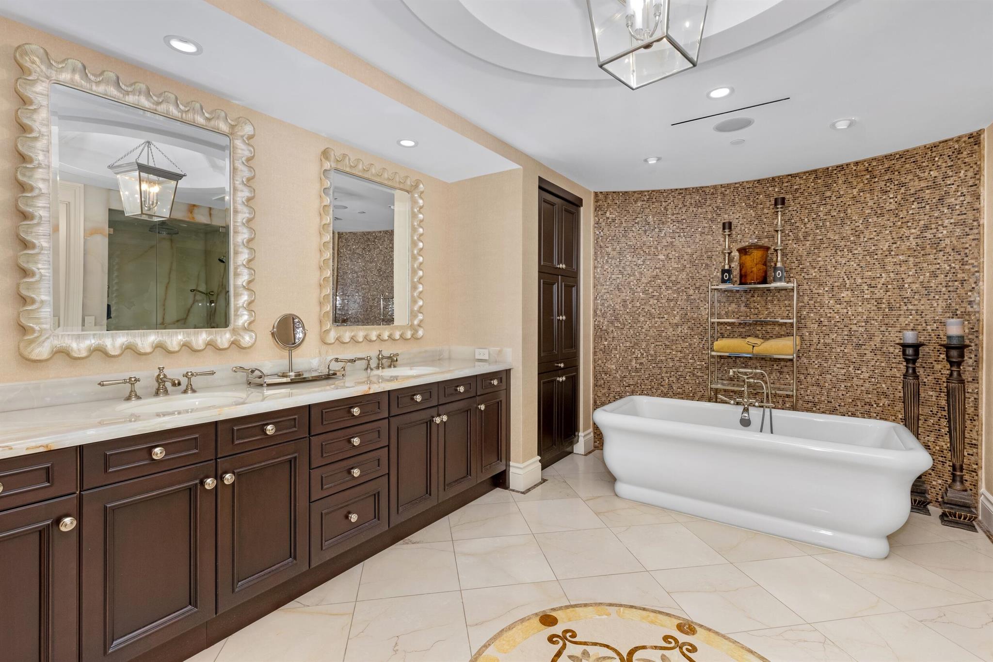 Luxuria - Residential