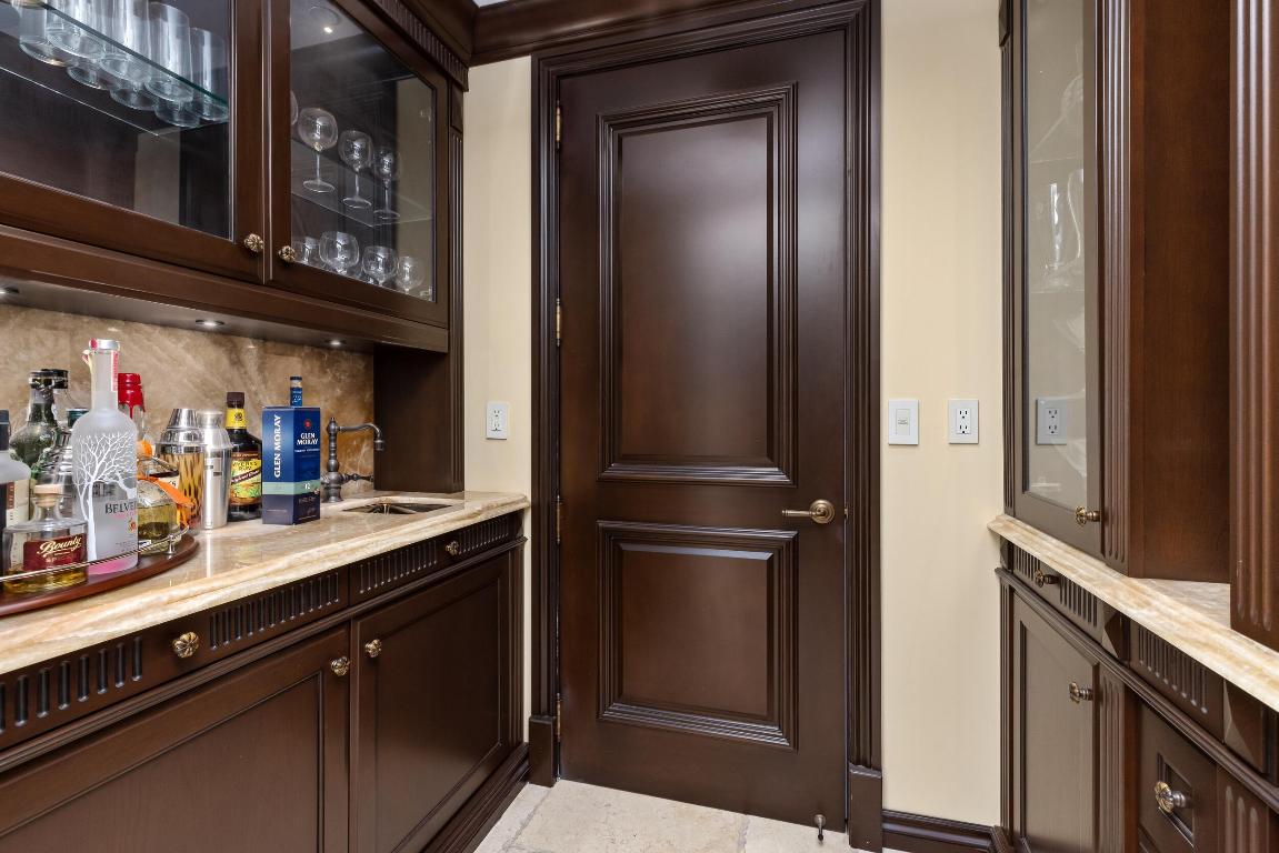 Luxuria - Residential