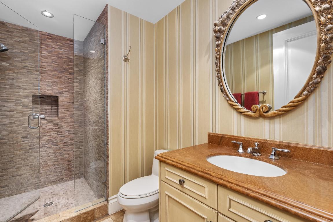 Luxuria - Residential