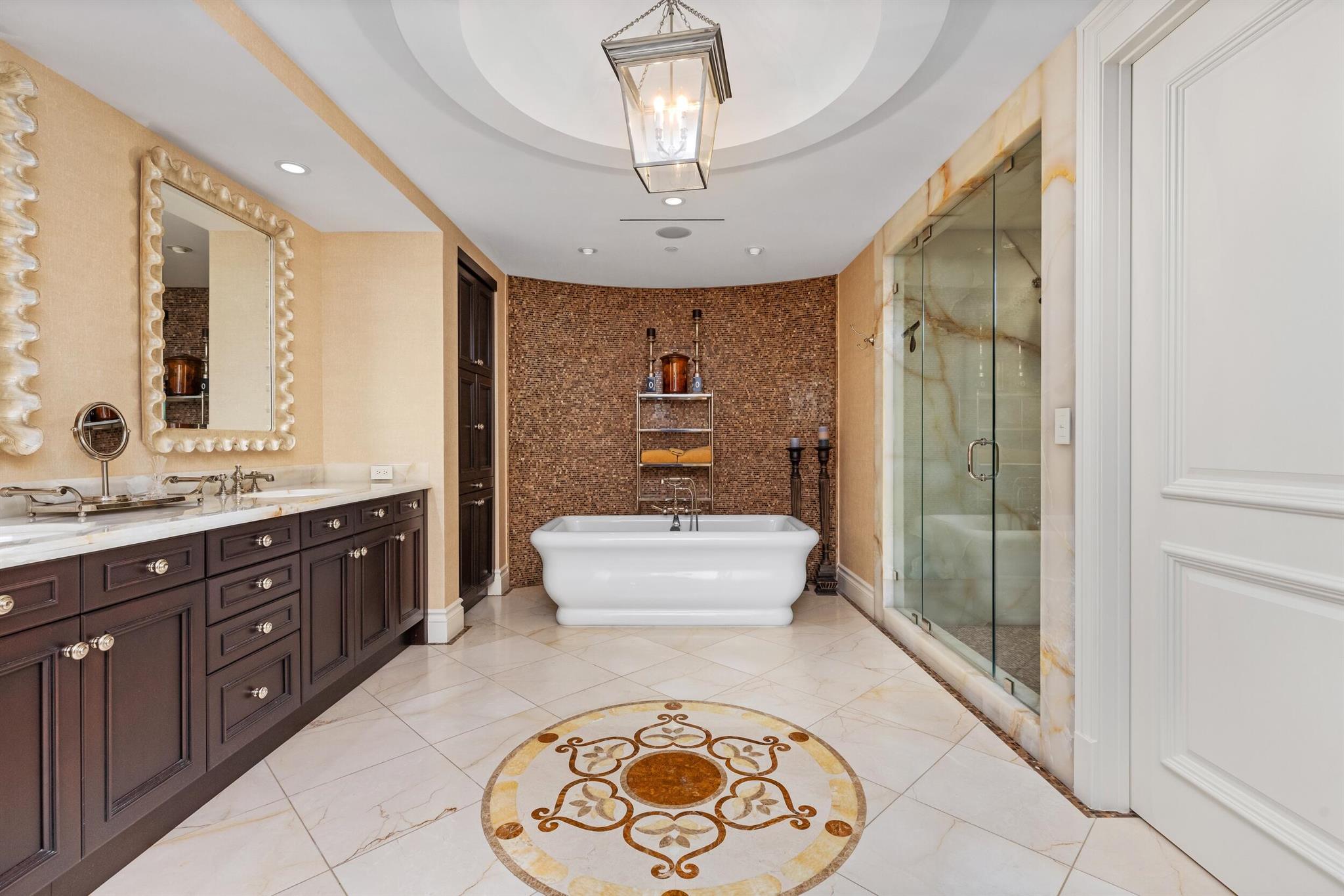 Luxuria - Residential