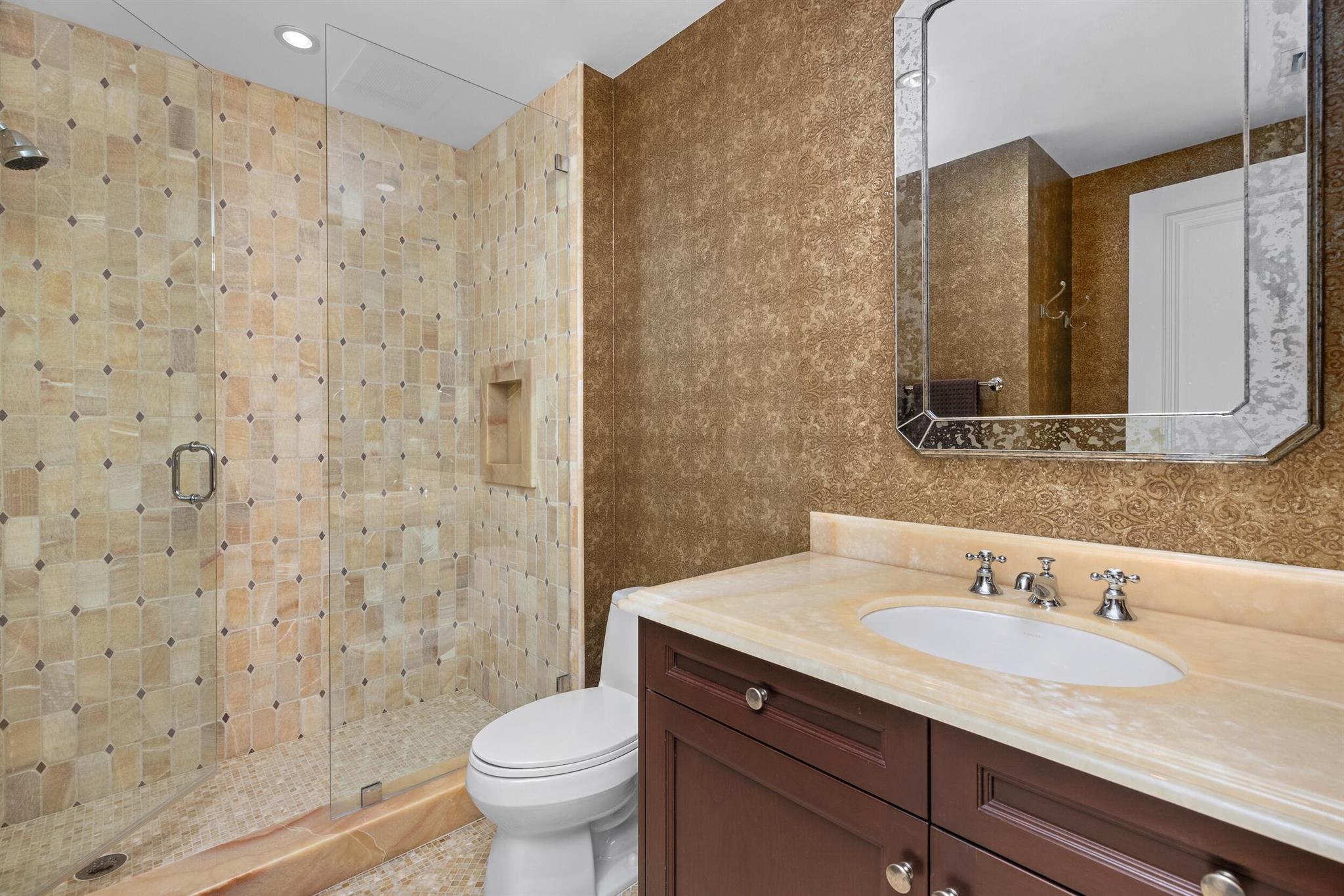 Luxuria - Residential