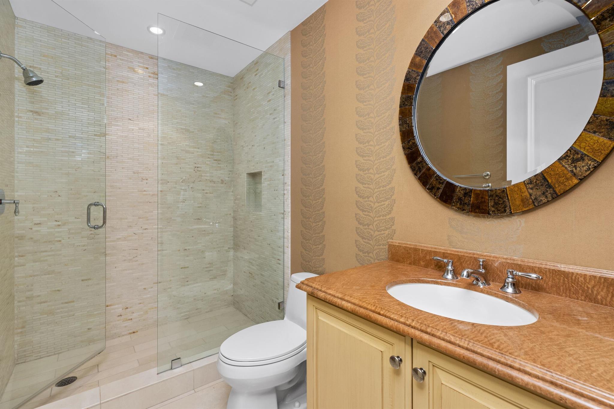 Luxuria - Residential