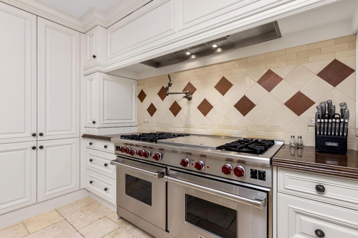 Luxuria - Residential