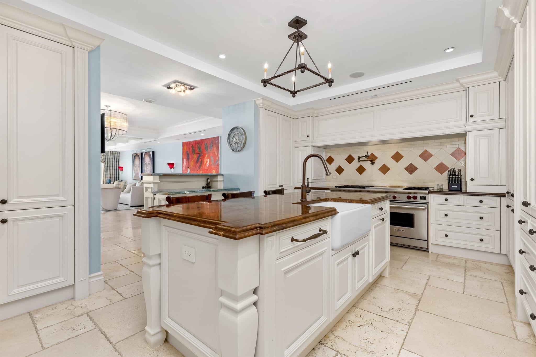 Luxuria - Residential