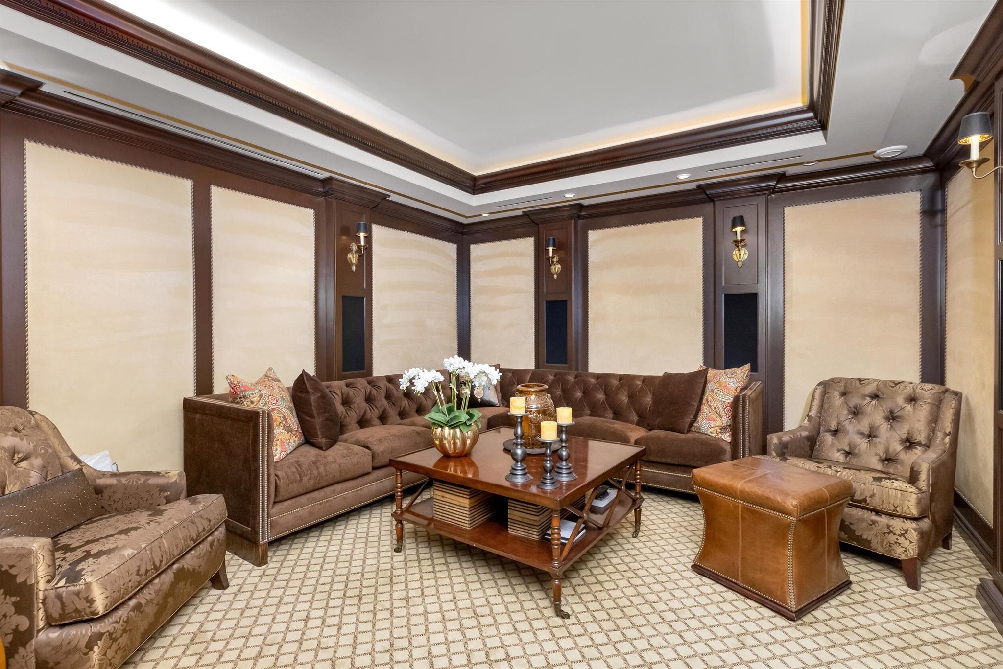 Luxuria - Residential