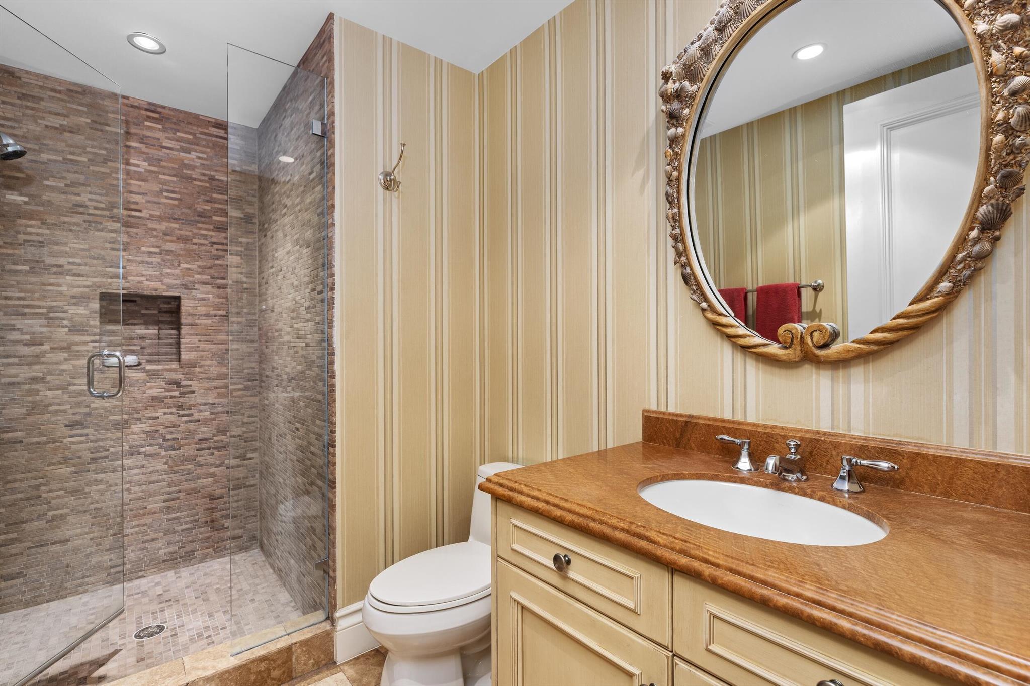 Luxuria - Residential