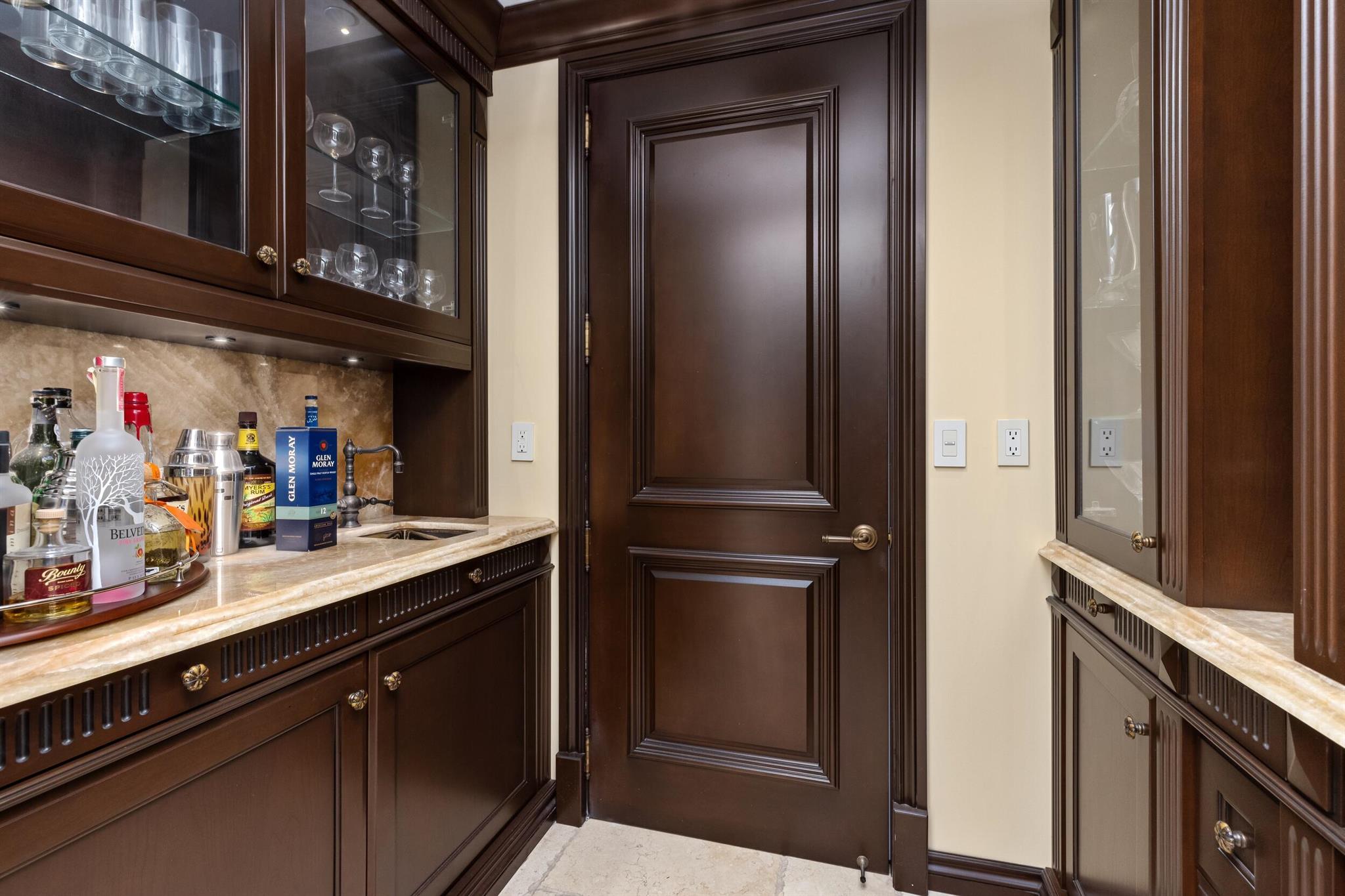 Luxuria - Residential