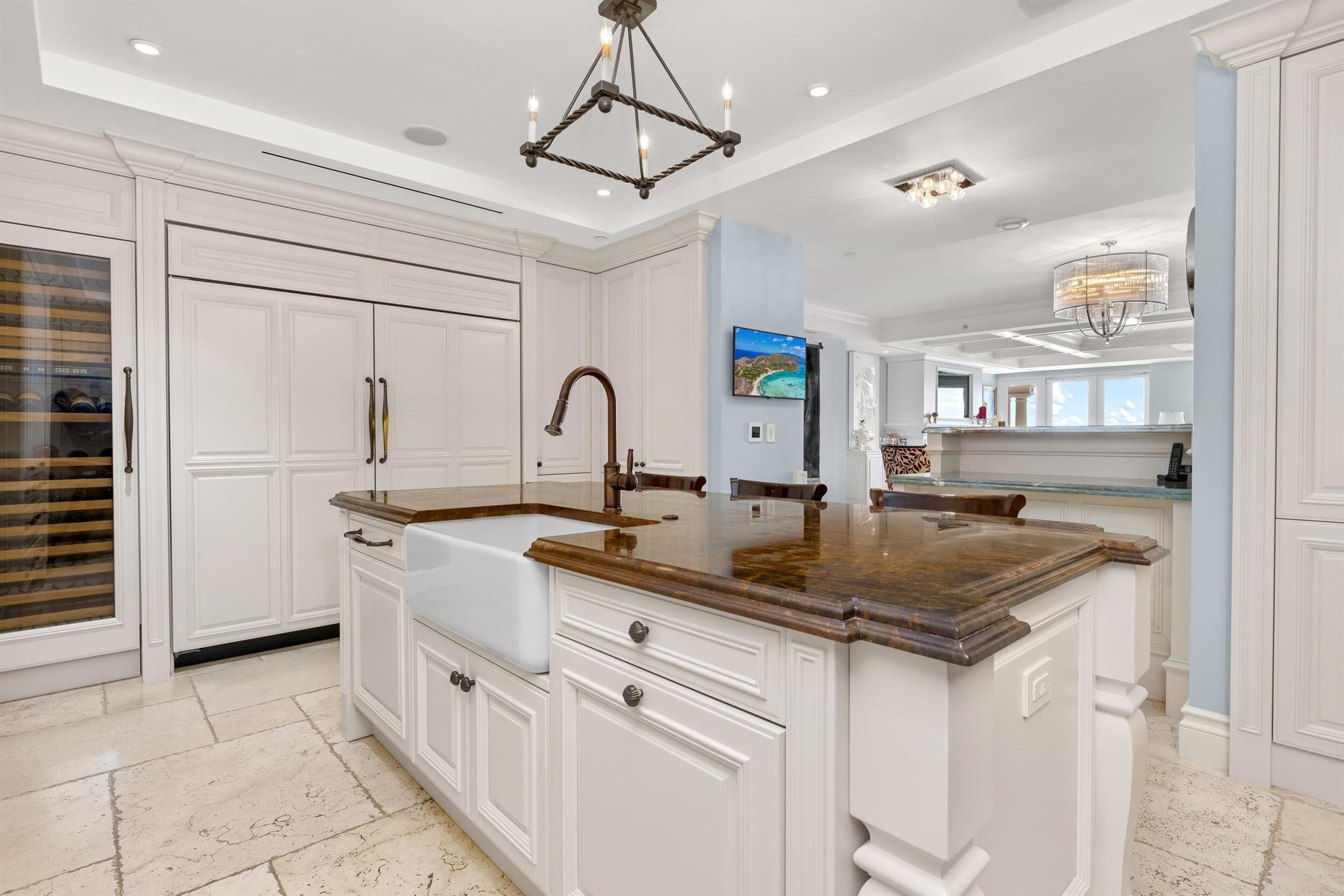 Luxuria - Residential