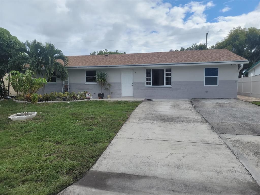 Photo of 9458 Bellewood Street, Palm Beach Gardens, FL 33410 (MLS # R10752385)