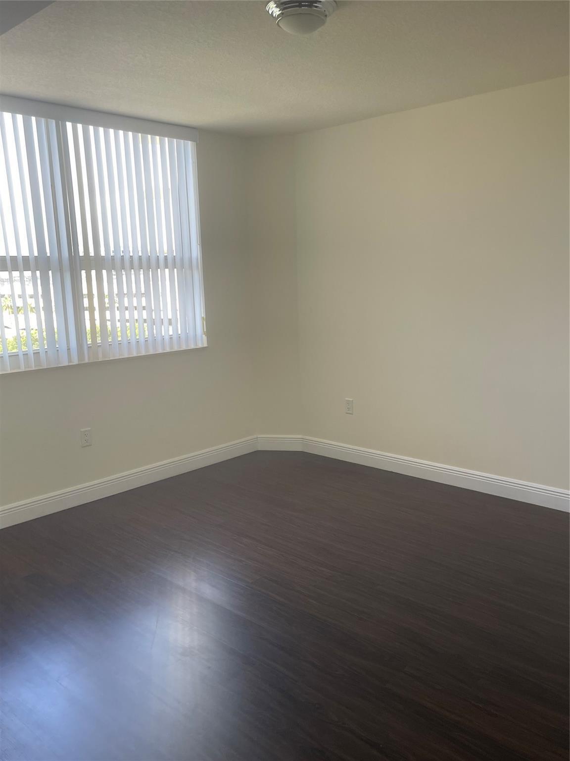 TURNBERRY ON THE GREEN CO - Residential Lease