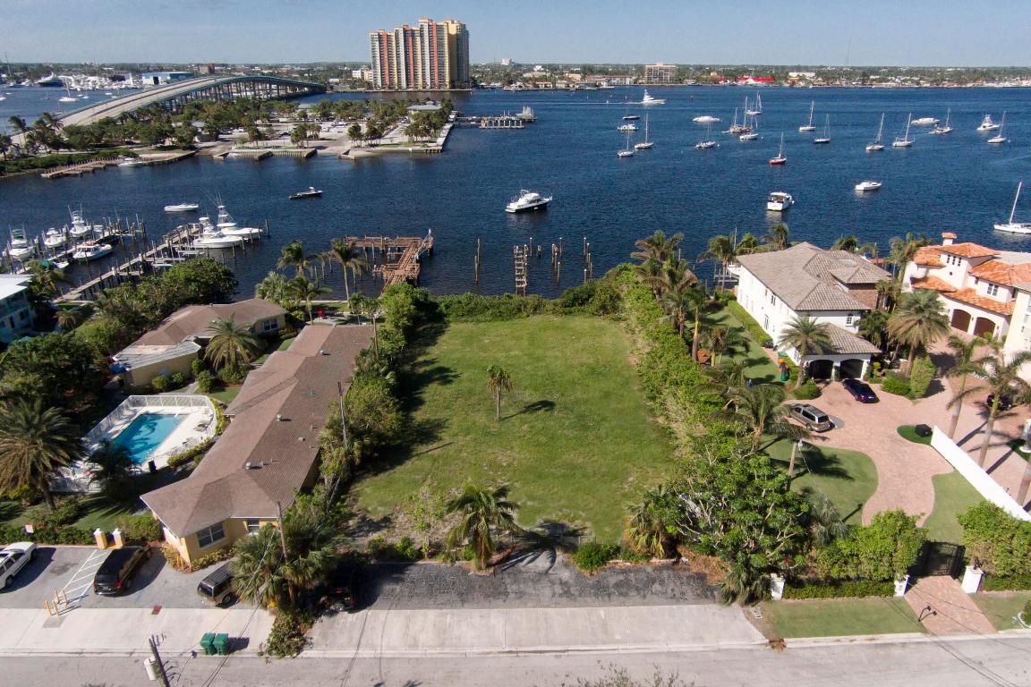 YACHT HARBOR EST - Land