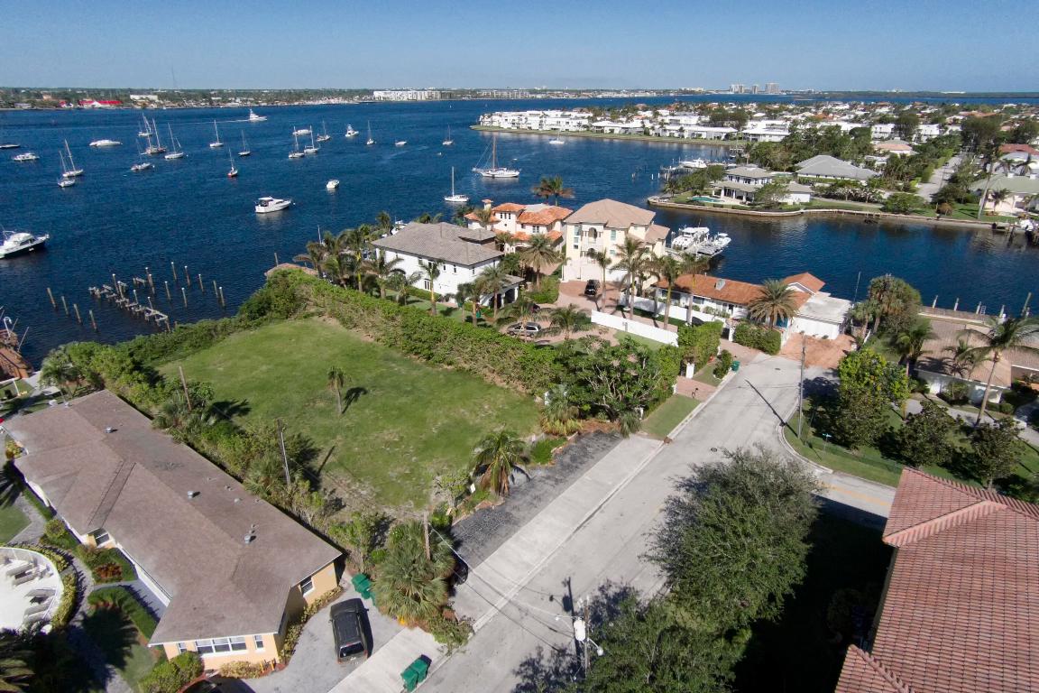 YACHT HARBOR EST - Land