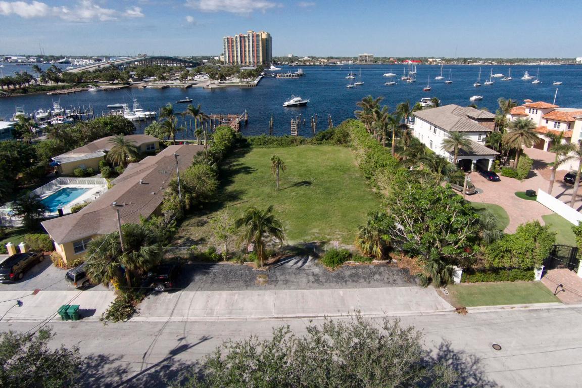 YACHT HARBOR EST - Land