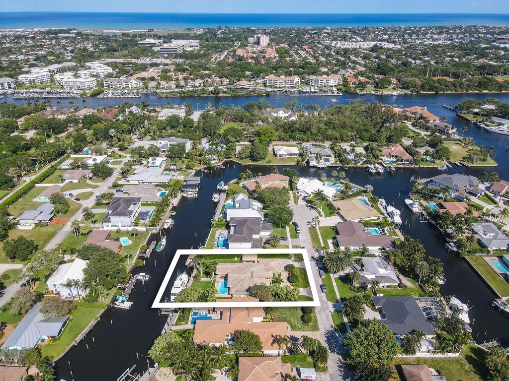 Photo of 2189 Driftwood Circle, Palm Beach Gardens, FL 33410 (MLS # R10974624)