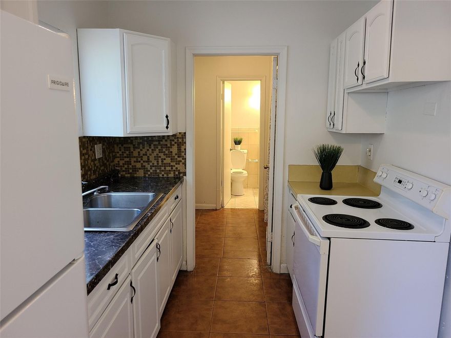 Large 2B/2B Apartment, Central A/C, 2 large walk-in closets, Fan. Landlord pays water/garbage. Tenant pays Electric. Great location Close to Aventura, Biscayne Blvd, Dixie Hwy, Hallandale Gulfstream Village. Hallandale New Family & YMCA Blustein Park, Hallandale Beach Blvd. Minutes to the Atlantic Beaches.
1 year Lease, First, Last and Security or base on credit and rental history.
Apartments ready is move in ready.