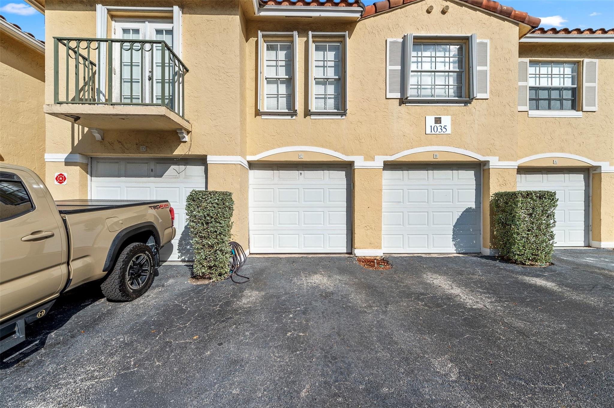 1035 Lake Shore Drive 105