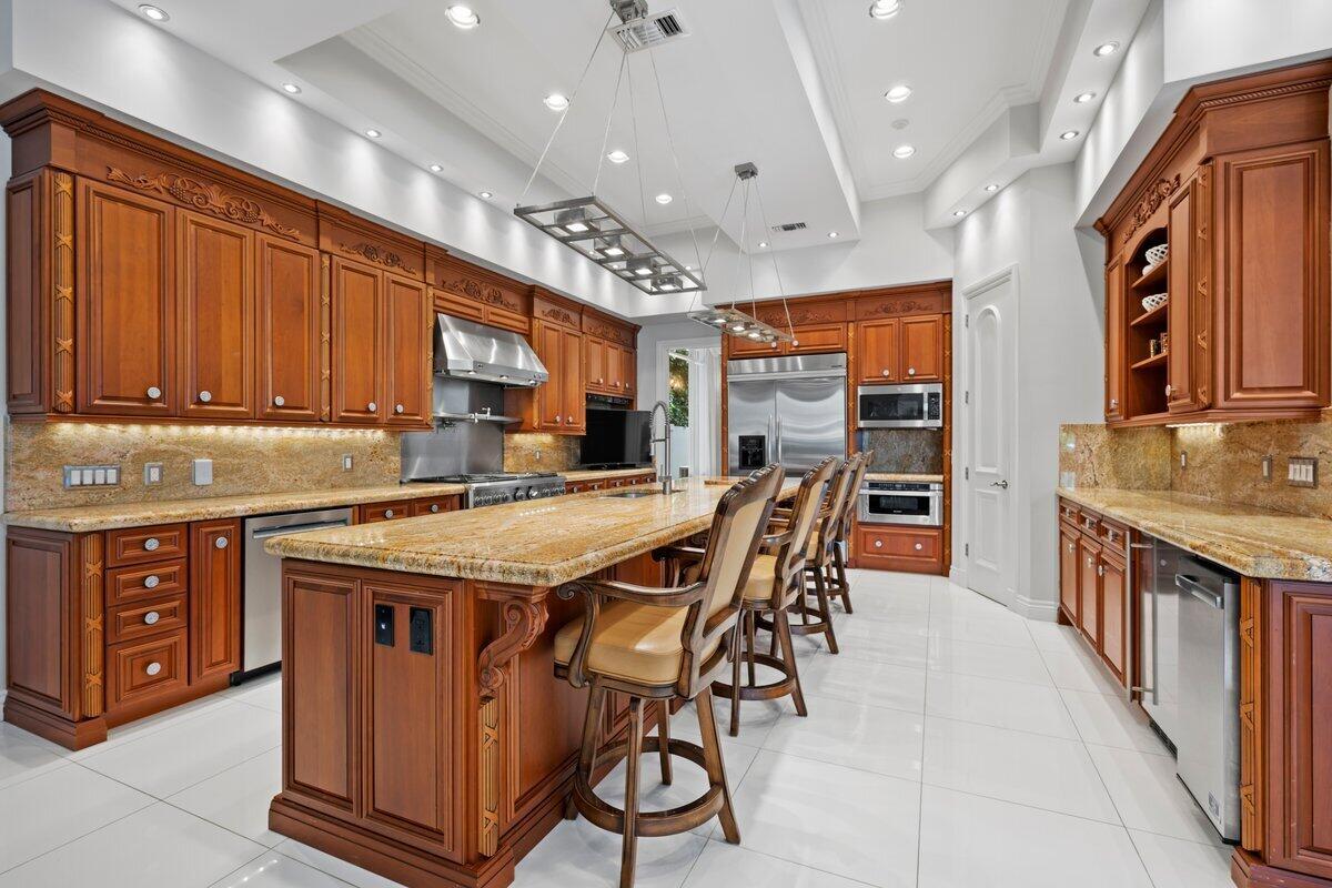 ADMIRALS COVE PAR C - Residential