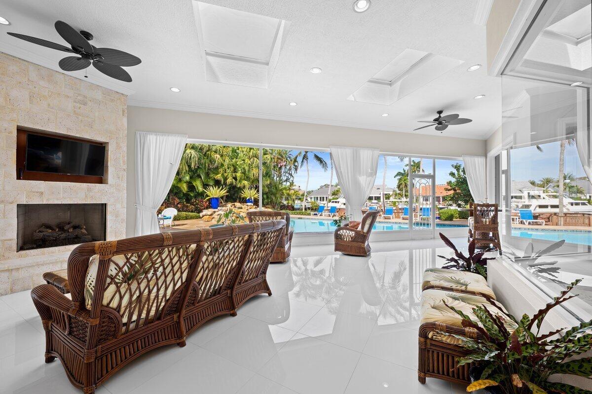 ADMIRALS COVE PAR C - Residential