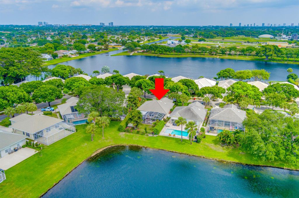 Photo of 1024 Bedford Avenue, Palm Beach Gardens, FL 33403 (MLS # R10970438)