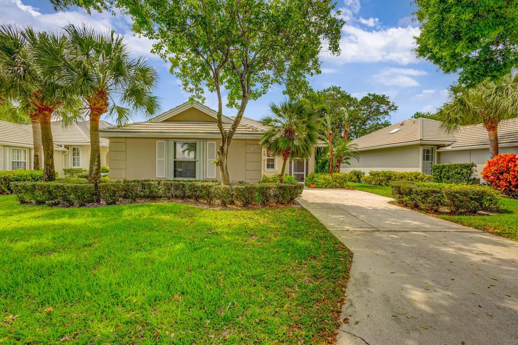 Photo of 1024 Bedford Avenue, Palm Beach Gardens, FL 33403 (MLS # R10970438)