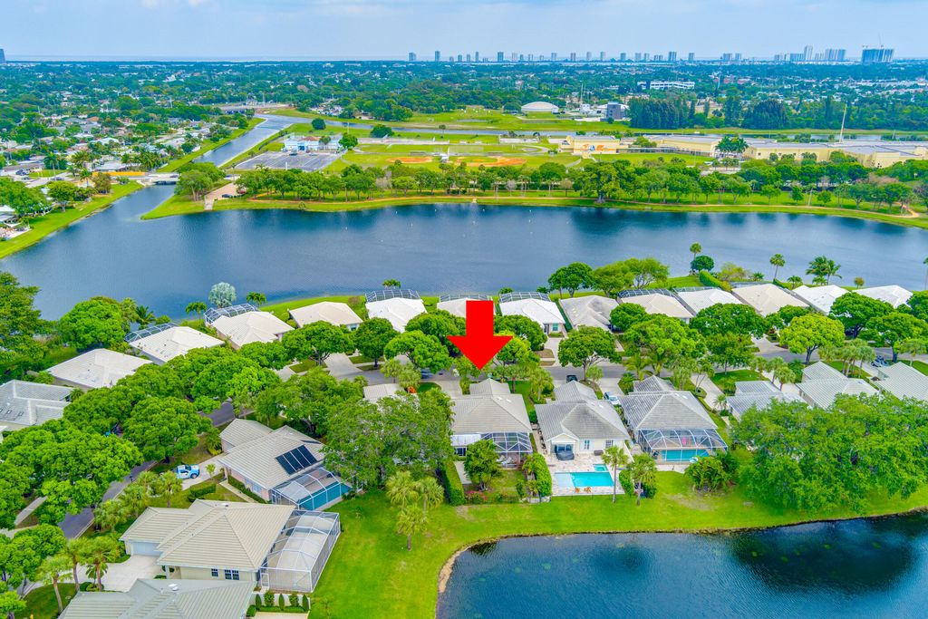 Photo of 1024 Bedford Avenue, Palm Beach Gardens, FL 33403 (MLS # R10970438)