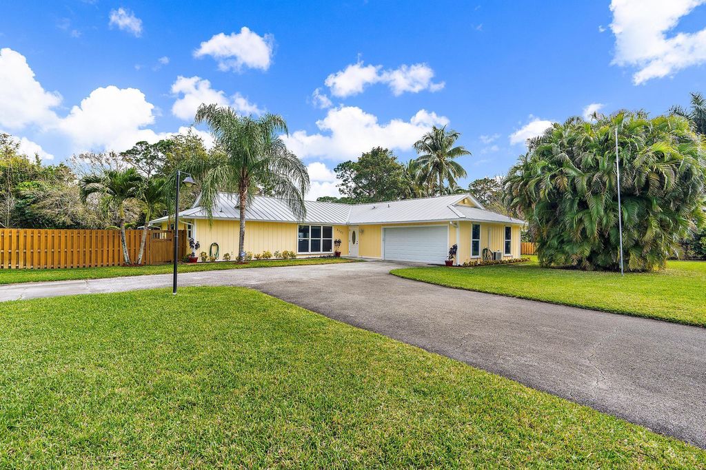 Photo of 8507 SW 18th Avenue, Stuart, FL 34997 (MLS # R10960270)