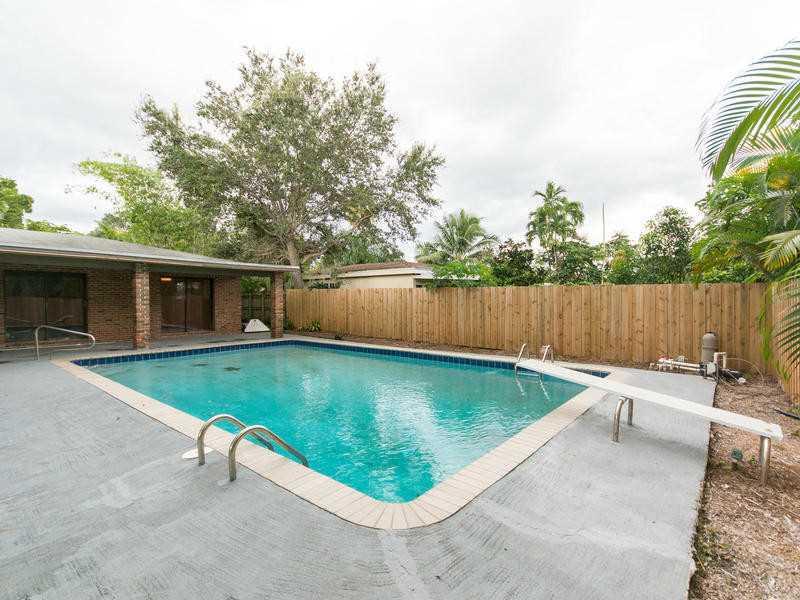 GREYKNOLL ESTATES - Residential Lease