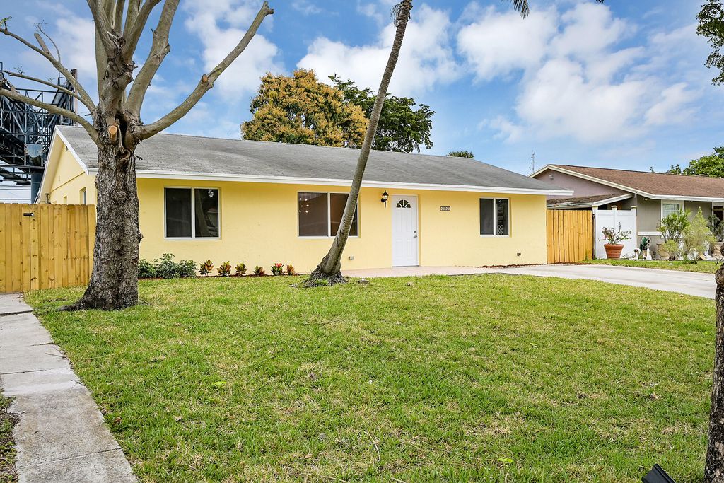 Photo of 4341 Weymouth Street, Lake Worth, FL 33461 (MLS # R10958802)