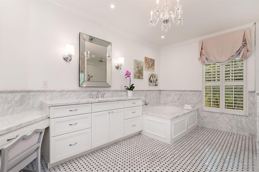 BEACH SHORES - Residential