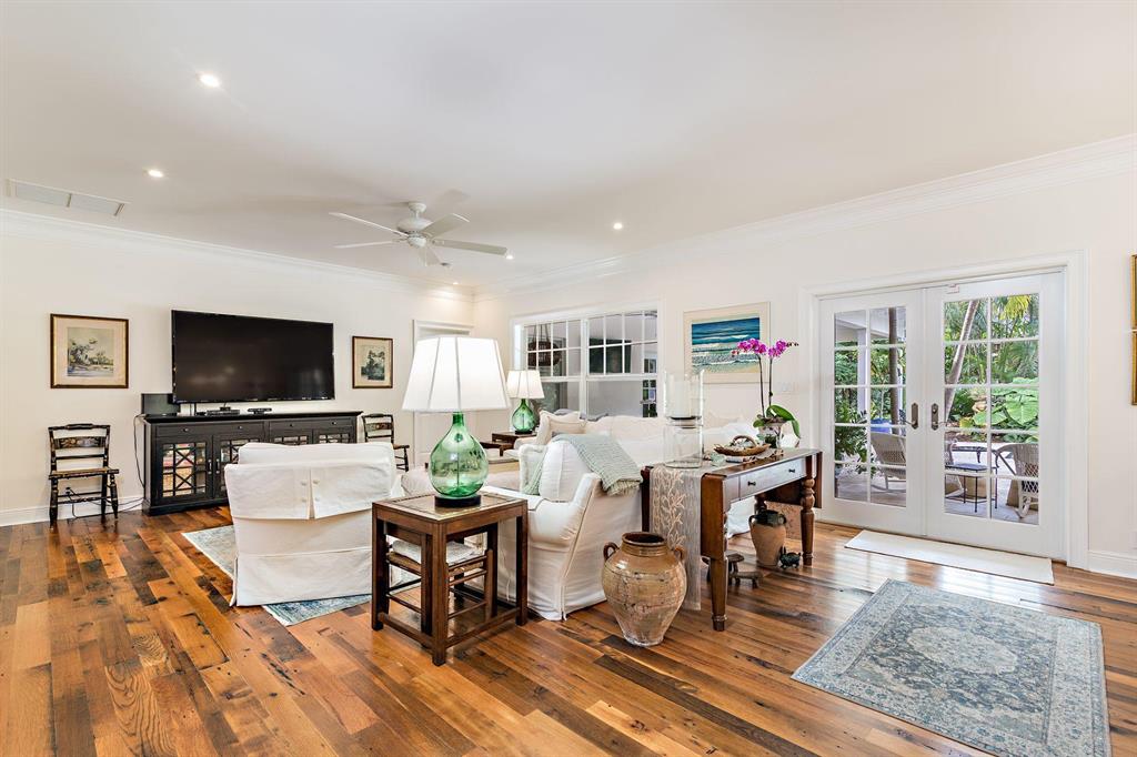 BEACH SHORES - Residential