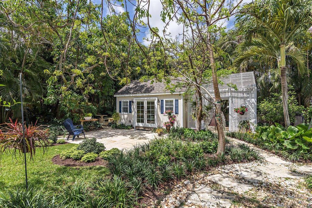 BEACH SHORES - Residential