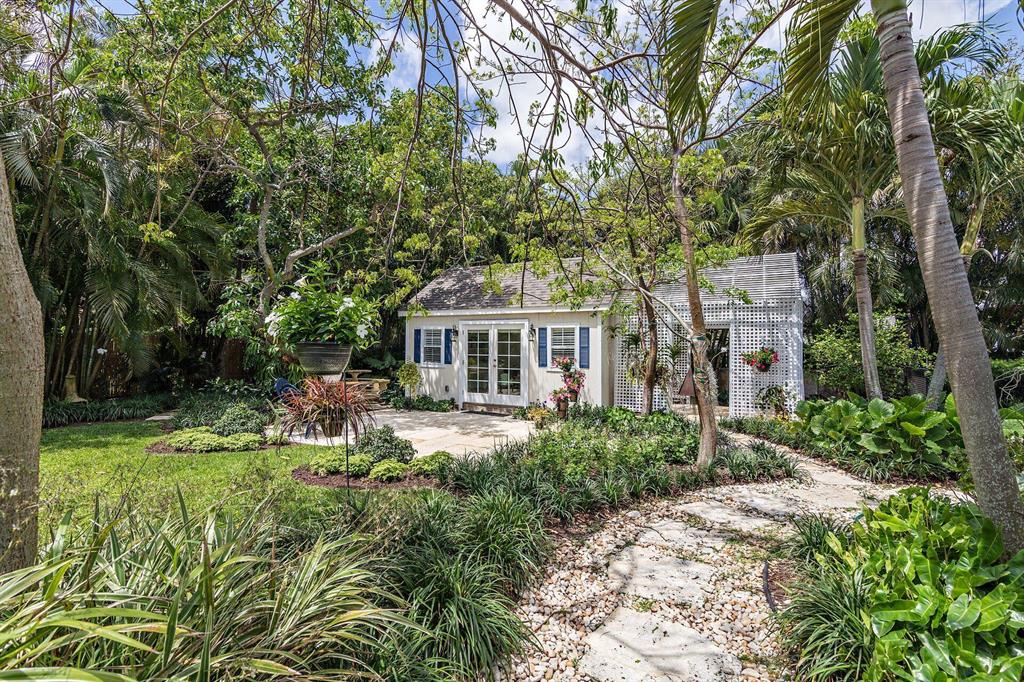 BEACH SHORES - Residential