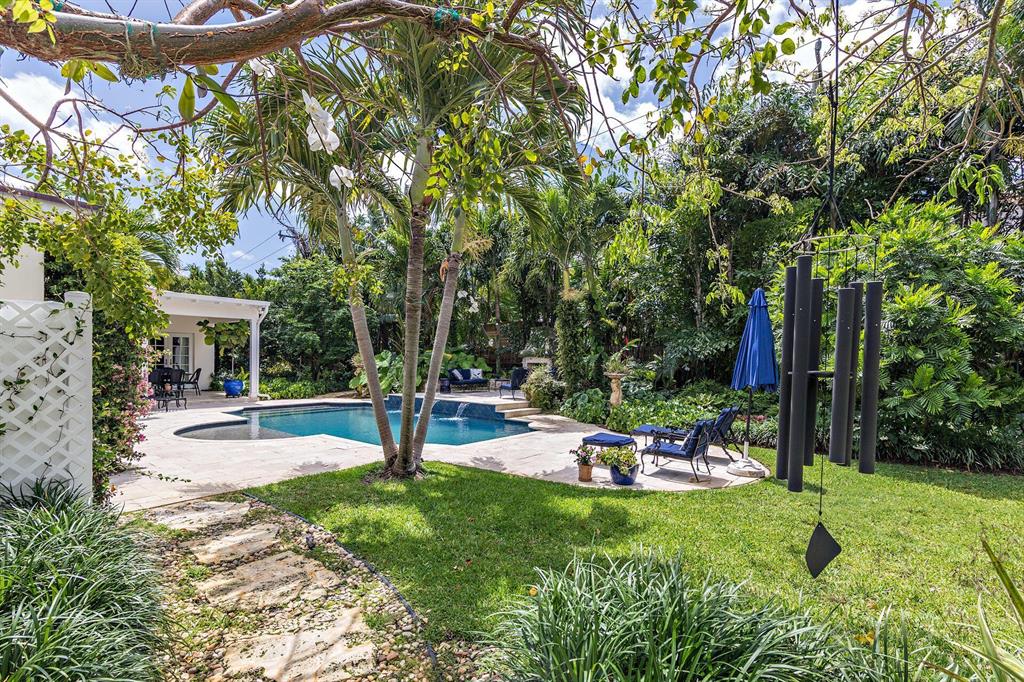 BEACH SHORES - Residential