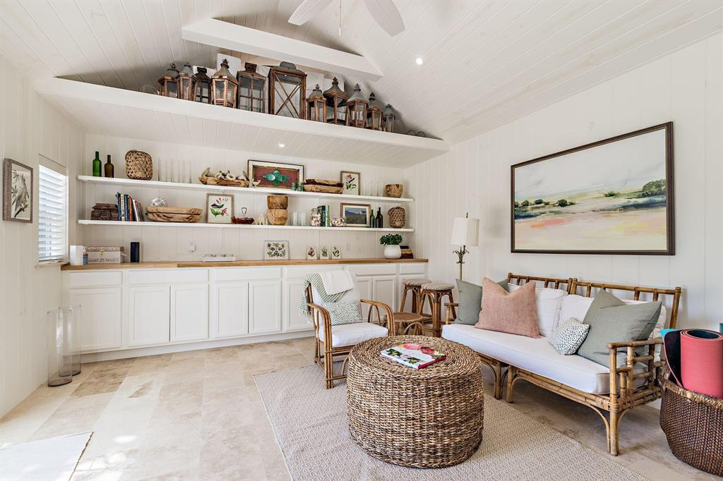 BEACH SHORES - Residential