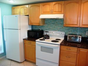 BOCA BAYOU CONDO - Residential Lease