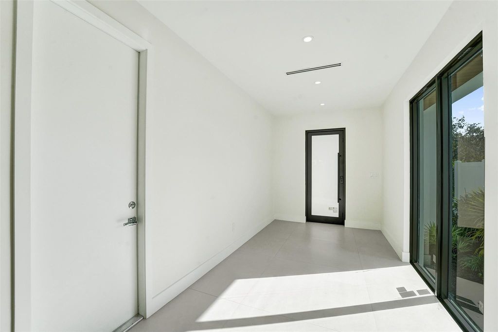 Photo of 1525 NE 15th Ave, Fort Lauderdale, FL 33304 (MLS # F10538979)