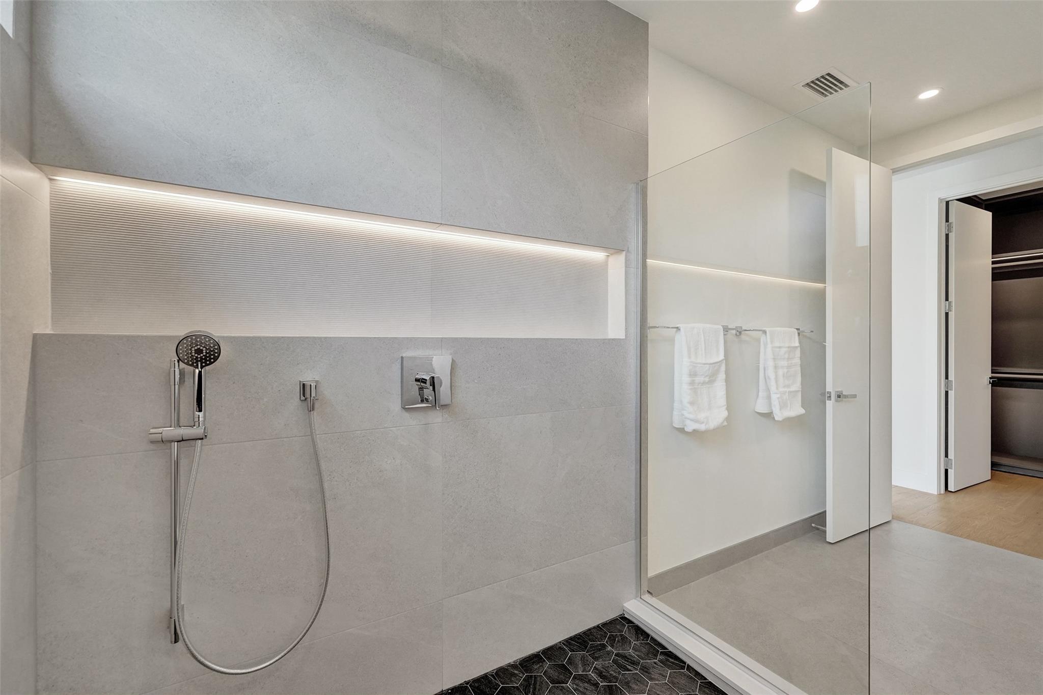 Poinsettia Heights - Residential