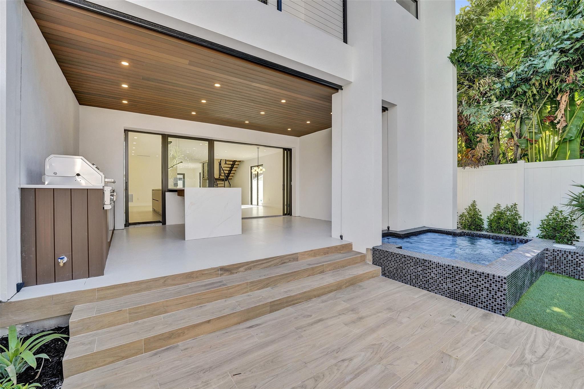 Poinsettia Heights - Residential