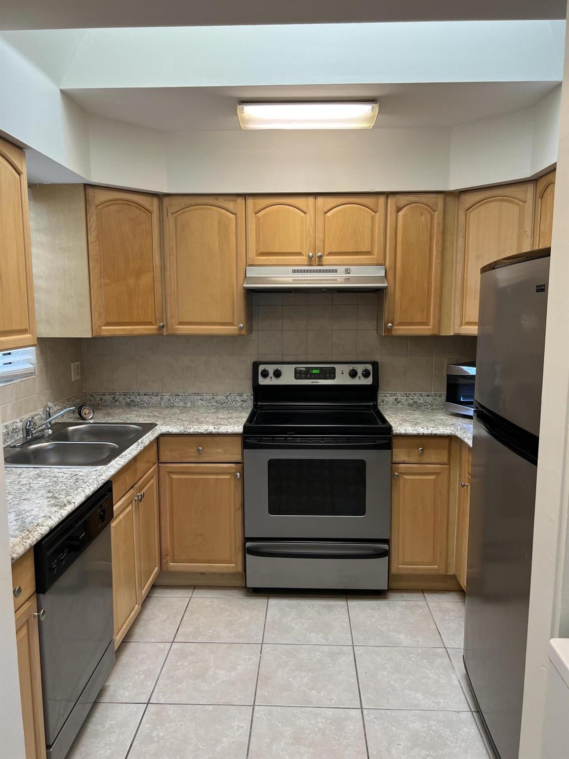 NORTH PALM BEACH HEIGHTS - Residential Lease