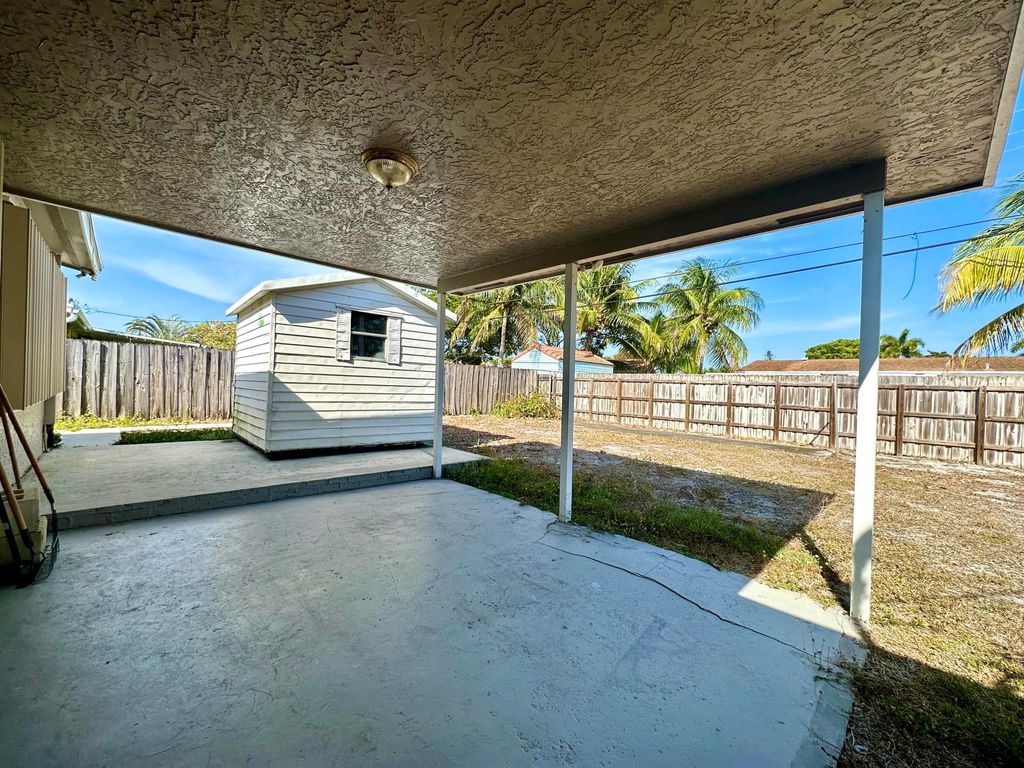 Photo of 1420 SW 1st Avenue, Deerfield Beach, FL 33441 (MLS # R11061461)