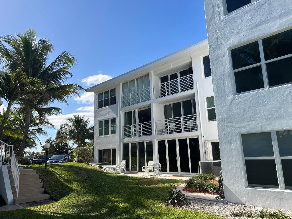 1043 Hillsboro Mile 21c