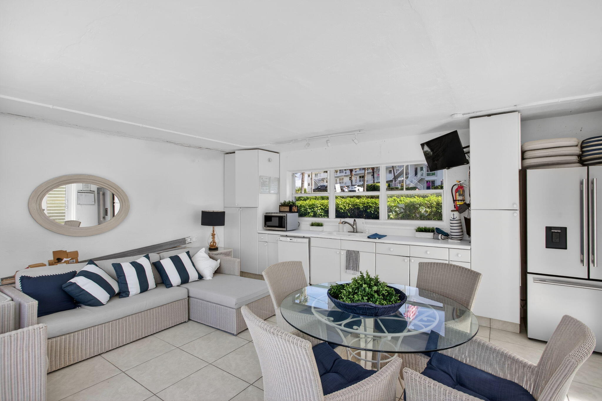 HILLSBORO MILE OCEAN APTS SEC 2 - Residential