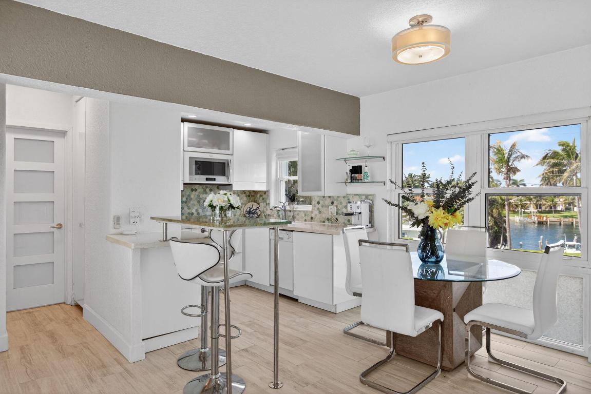 1043 Hillsboro Mile 21c